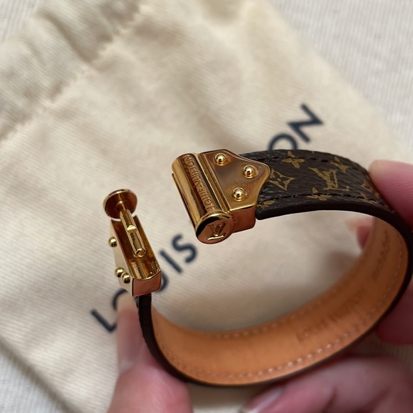 Louis Vuitton Bracelet LIKE NEW (never been worn) - Picture 1 of 8